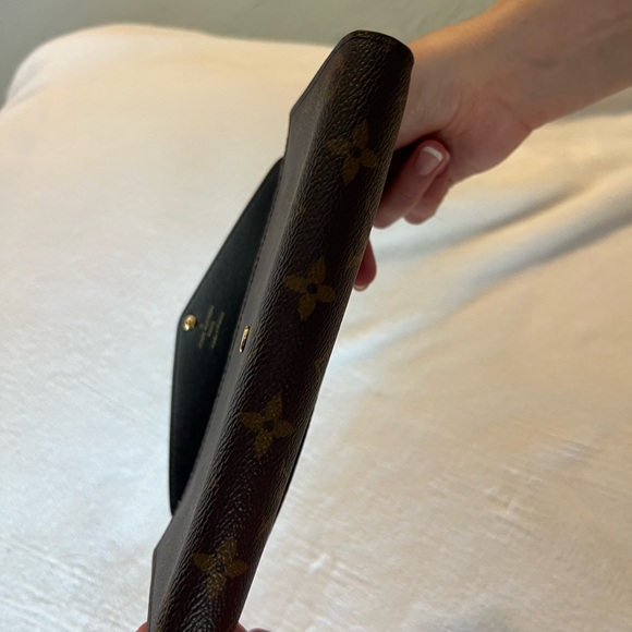 Louis Vuitton Monogram and Monogram Reverse Giant canvas wallet. Like new. - Picture 11 of 11